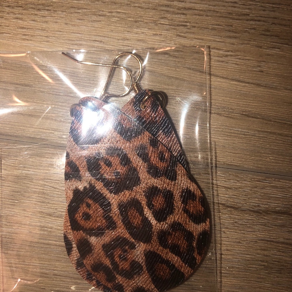 Earrings - Picture 3 of 5